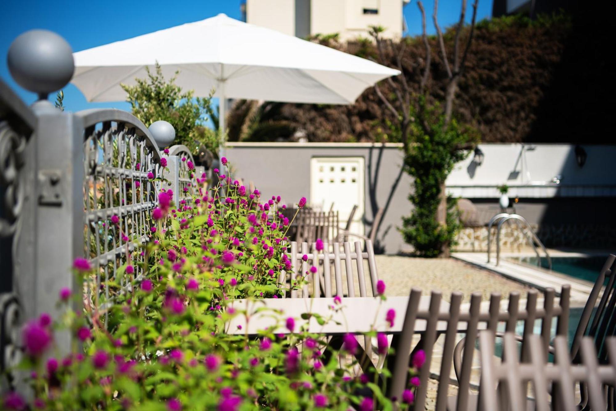 Hotel Vila 11 Дуррес Экстерьер фото