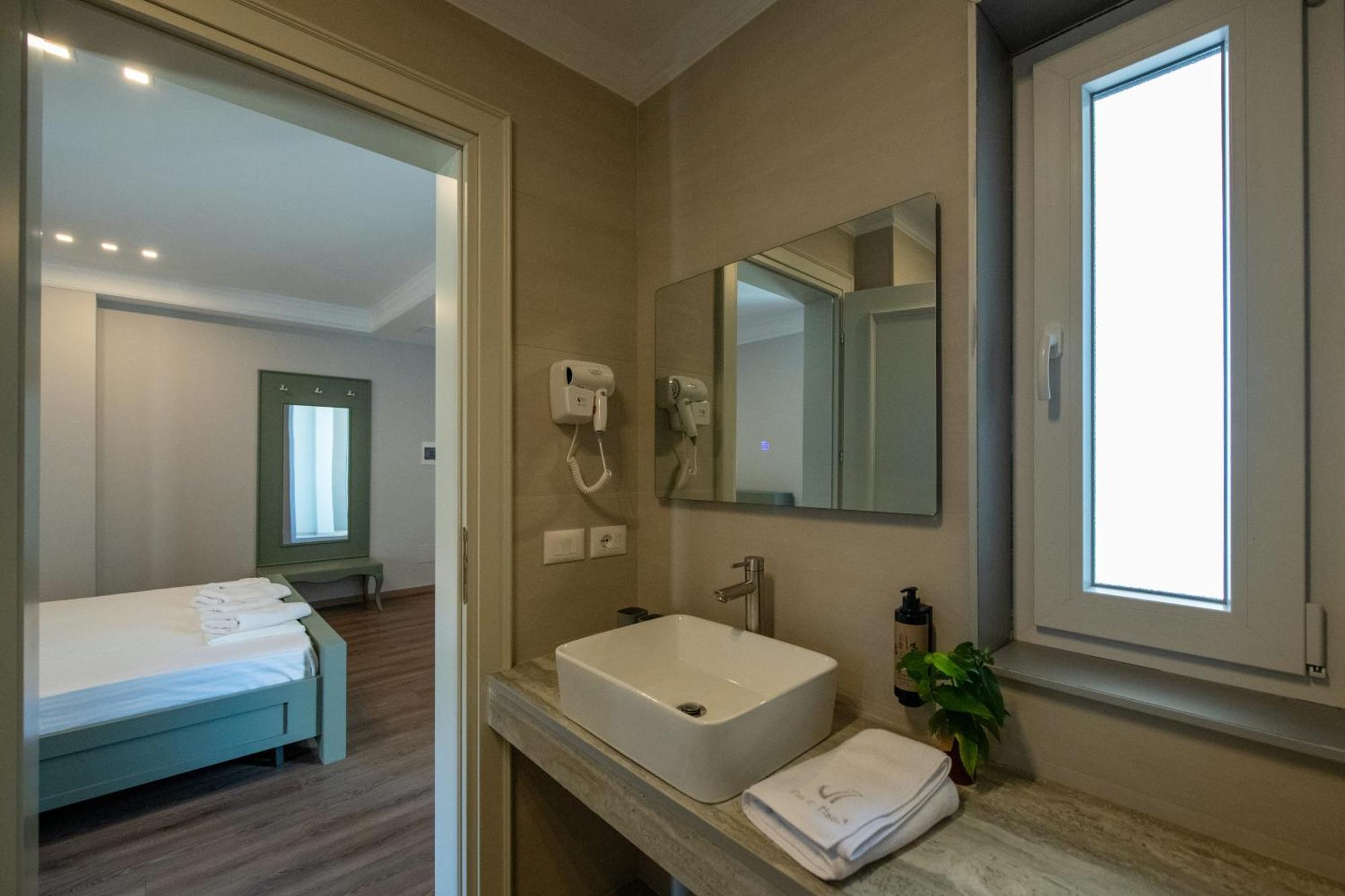 Hotel Vila 11 Дуррес Экстерьер фото